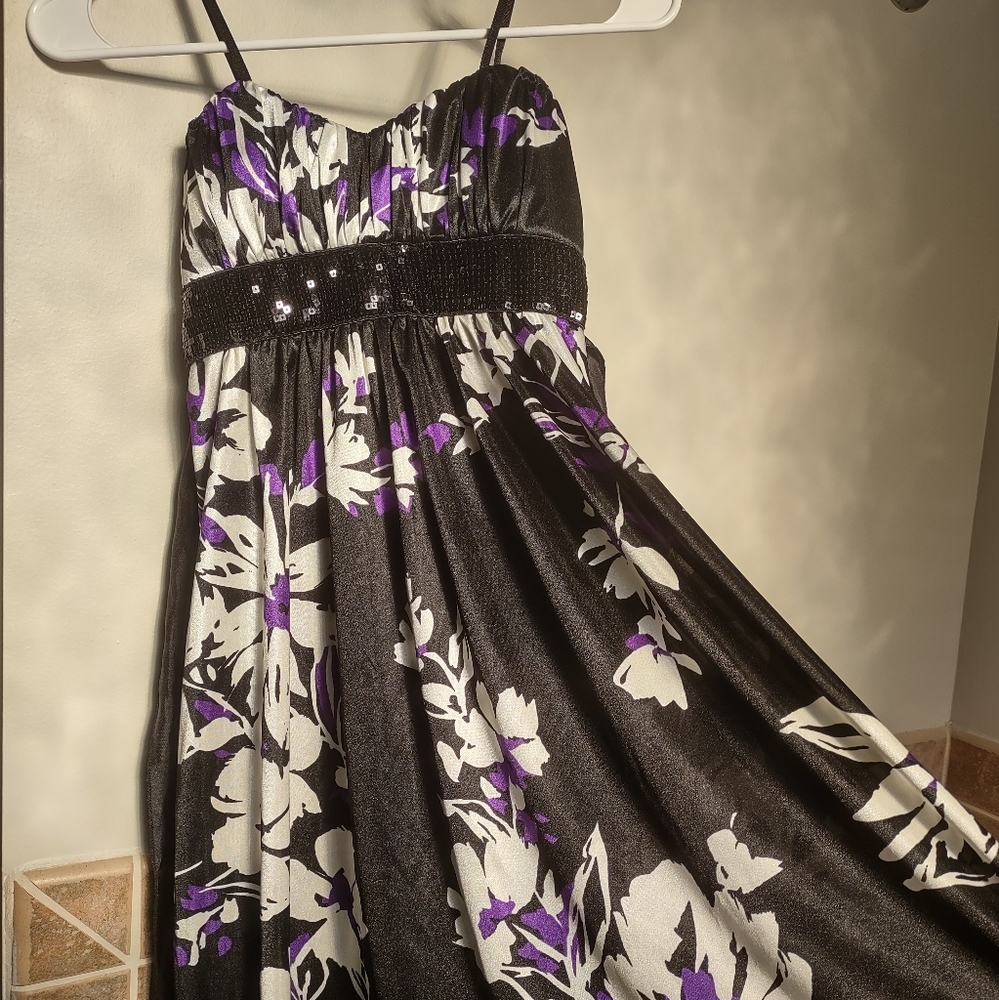 Ruby Rox cocktail prom homecoming juniors dress

Floral
Ruched
Sequins
Mini